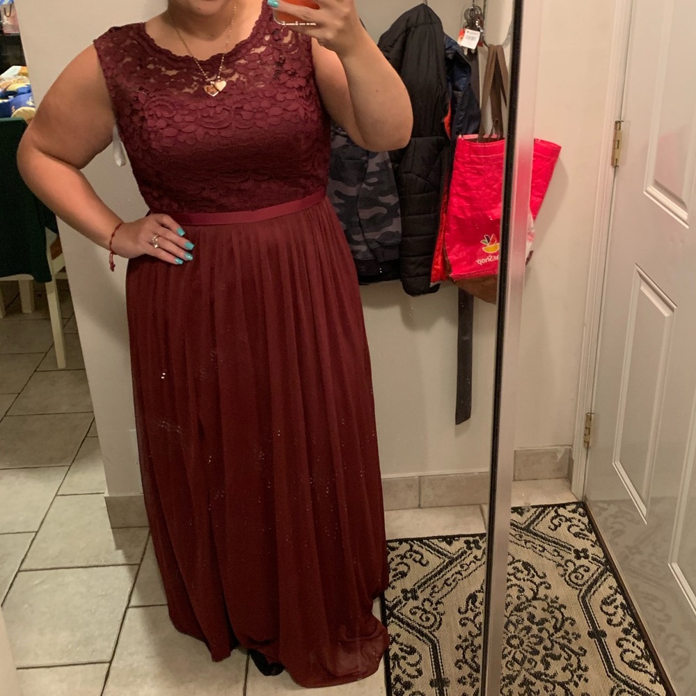 David’s bridal original owner wore once.